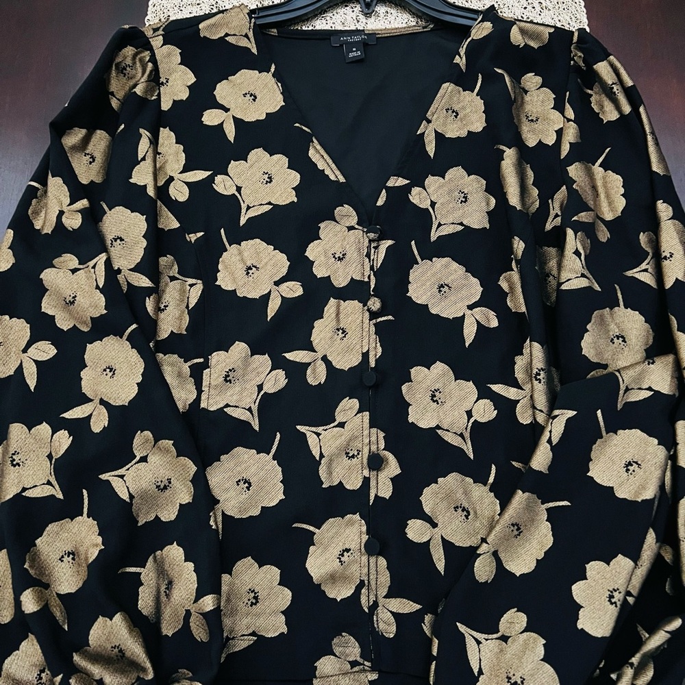 Ann Taylor Women Black top
